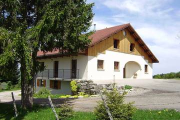 Gîte pour 4 personnes, avec jardin, animaux acceptés à Hauterive-la-Fresse
