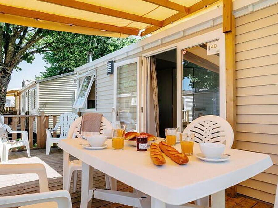 Camping Sites et Paysages - Le Petit Bois - Mobilhome 4 personnes - Mobil-home | Classic | 2 Ch. | 4 Pers. | Terrasse surélevée in Ruoms, Ardèche