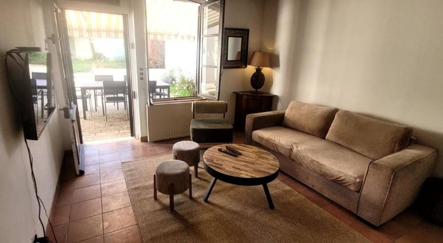 Location de vacances pour 7 personnes, avec Terrasse et Jardin à Cerdon