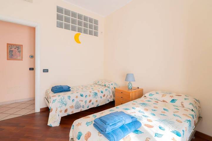 Appartamento intero, Splendido trilocale vista mare in Albenga, Riviera di Ponente