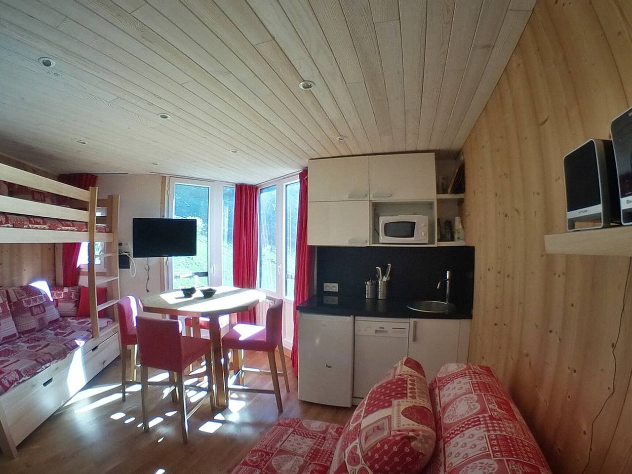 Monolocale intero, Studio for 3-4 in the heart of Avoriaz, Wifi included in Morzine, Les Portes du Soleil
