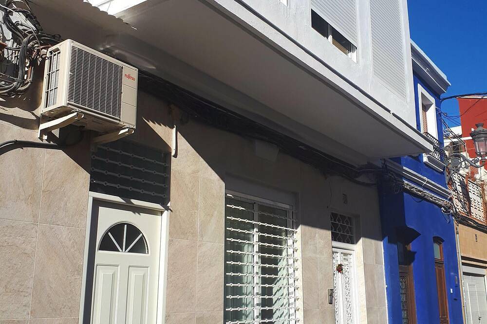 Apartamento entero, Apartamento Luminoso cerca de la Playa y  Puerto con Altillo/Loft in Valencia, Costa de Valencia