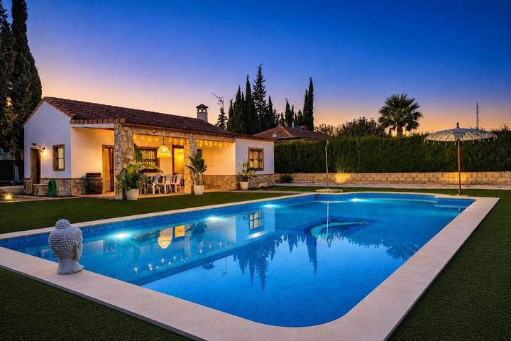 Casa de vacaciones para 3 personas, con jardín y piscina - 1