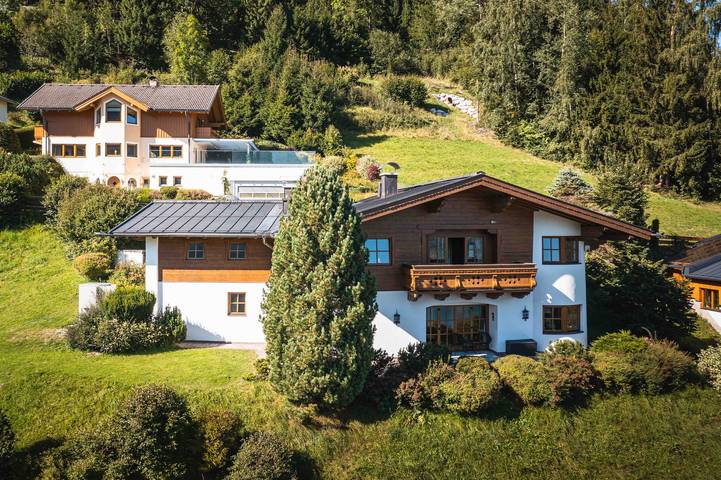 Chalet für 8 Personen, mit Balkon und Garten sowie Seeblick in Zell am See