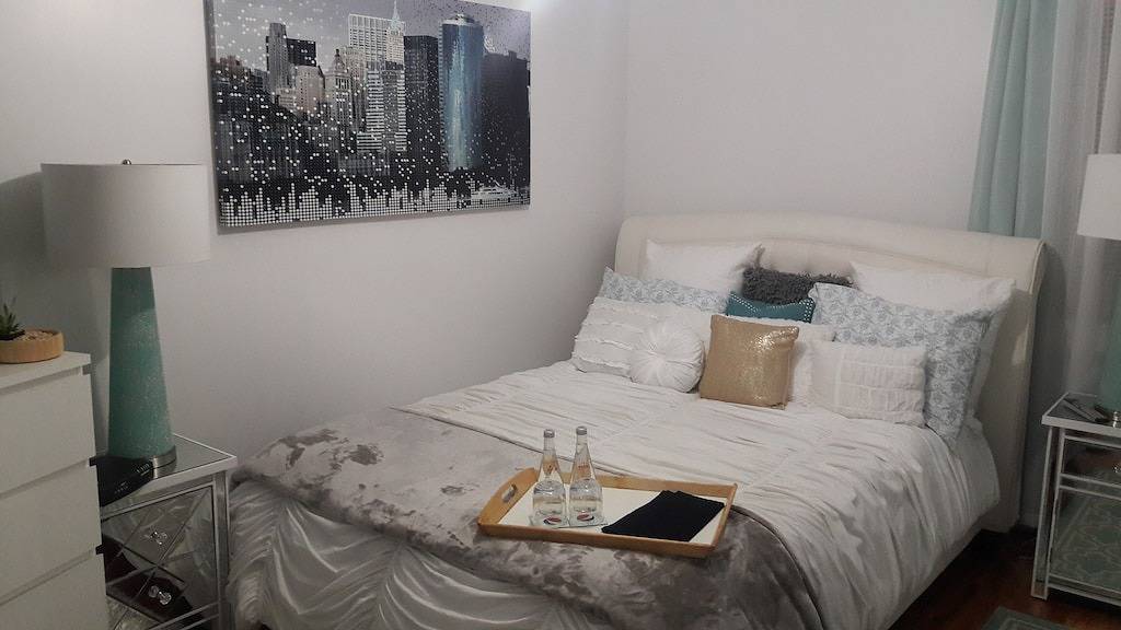 The Jahmtons Guest Room in Suffolk County