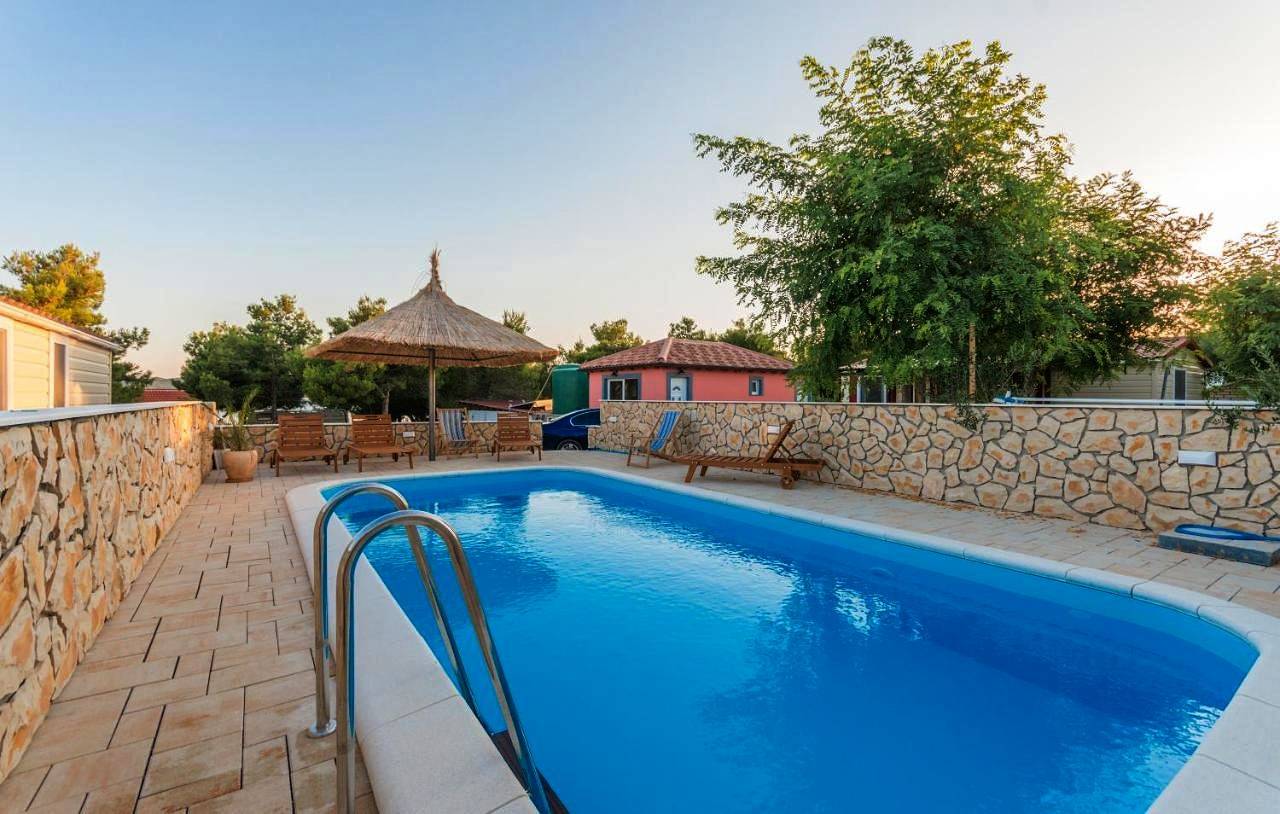 Camp Lana with pool in Drage (Pakoštane), Zadar