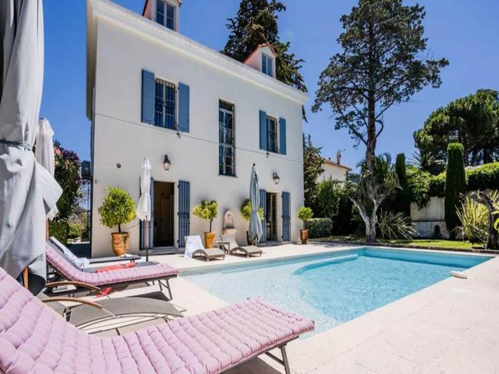 Appartamento per 10 persone, con giardino e piscina nonché terrazza a Antibes