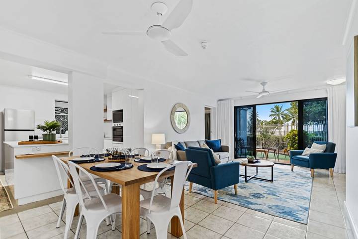 Holiday apartment for 6 people, with garden and terrace as well as pool in Cairns