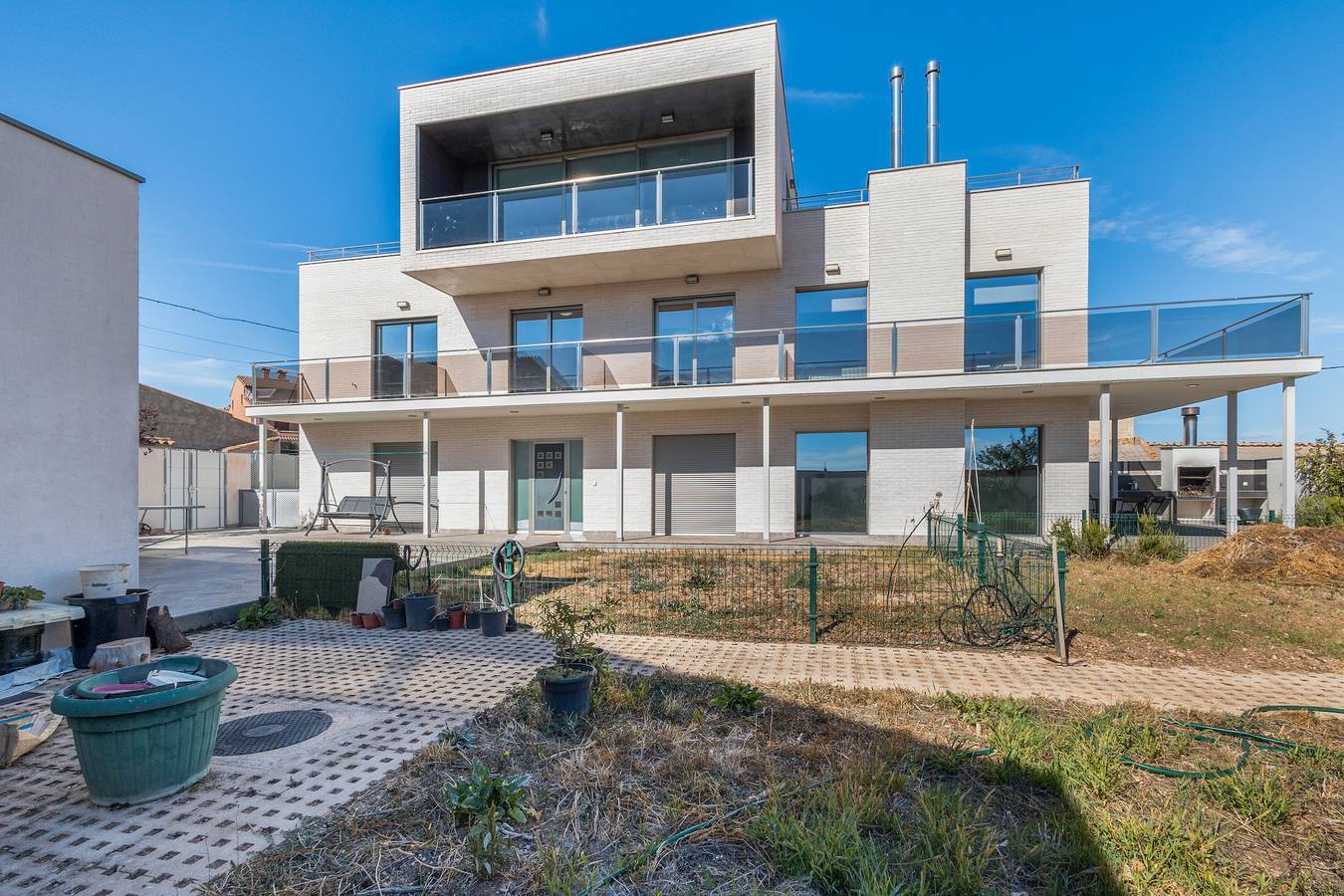 Casa rural 'Laberinto' con terraza privada, jardín privado y Wi-Fi in Tornos, Laguna de Gallocanta