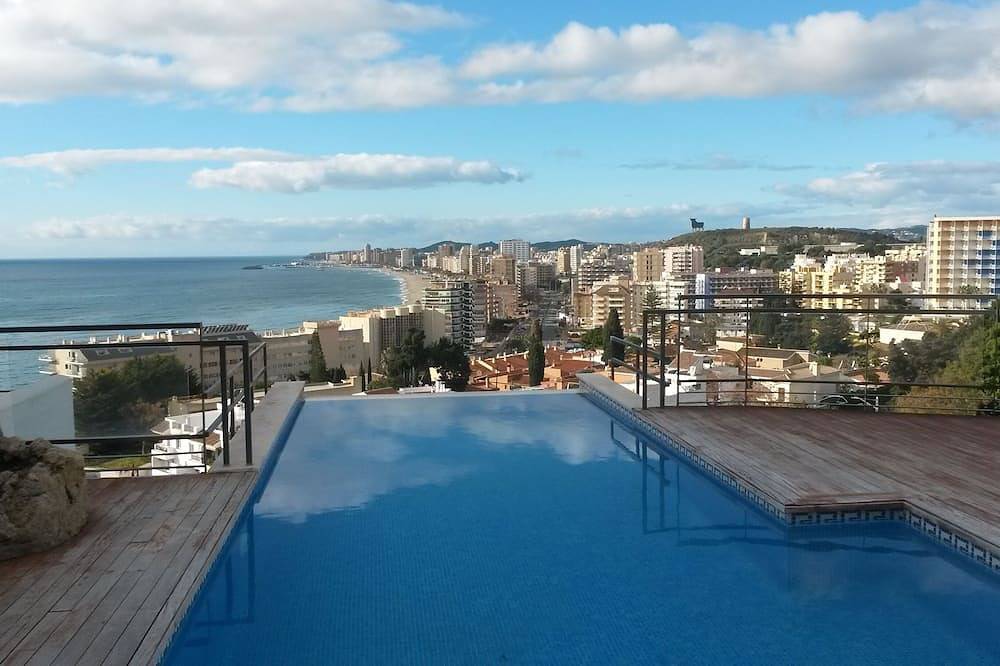 Villa moderna, a 5 minuti a piedi dalla spiaggia e dai ristoranti. Vista sul mare in Playa de Torreblanca, Fuengirola