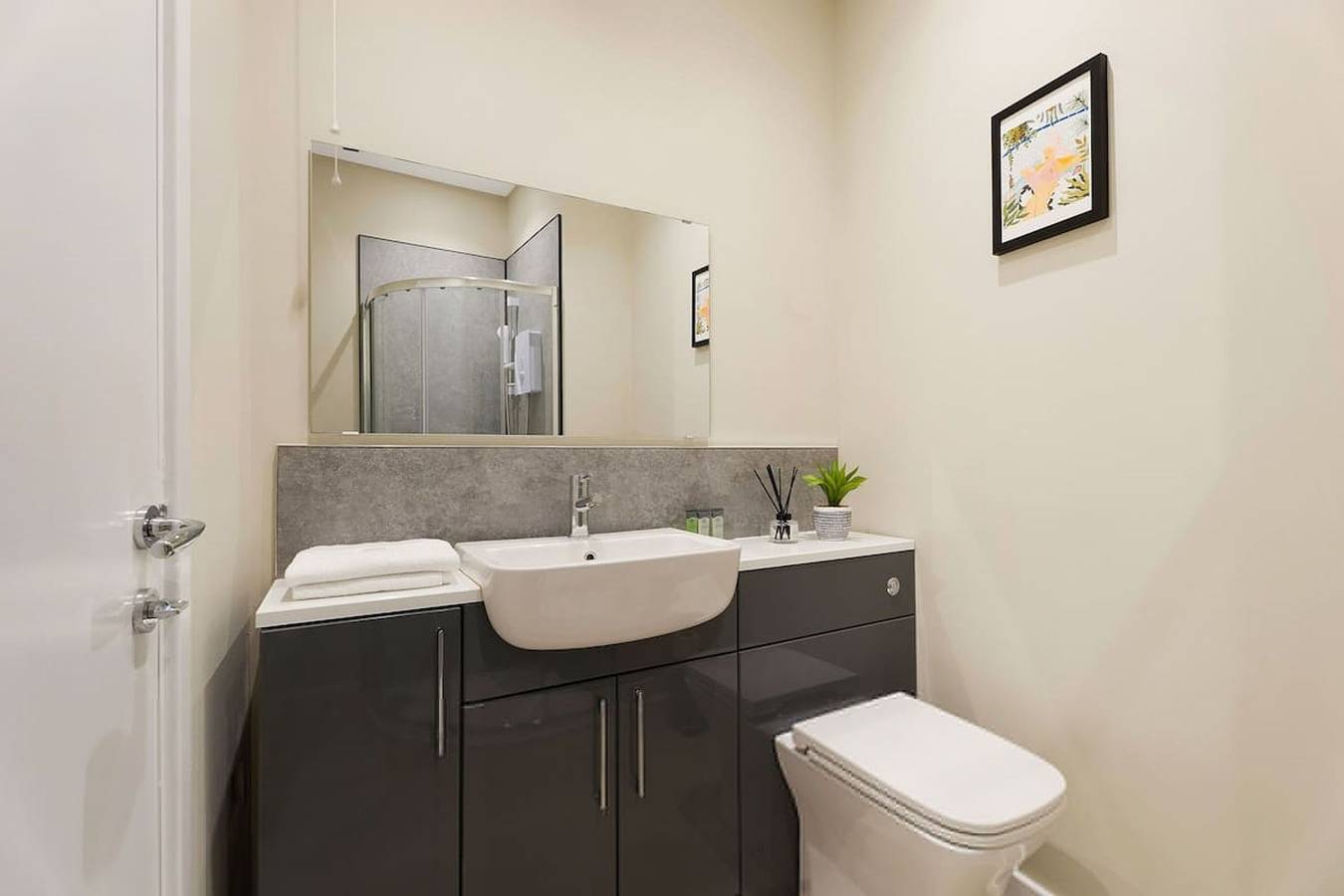 Entire apartment, Luxurious 1 Bedroom with Private Parking and Wifi in Middlesbrough, North East England