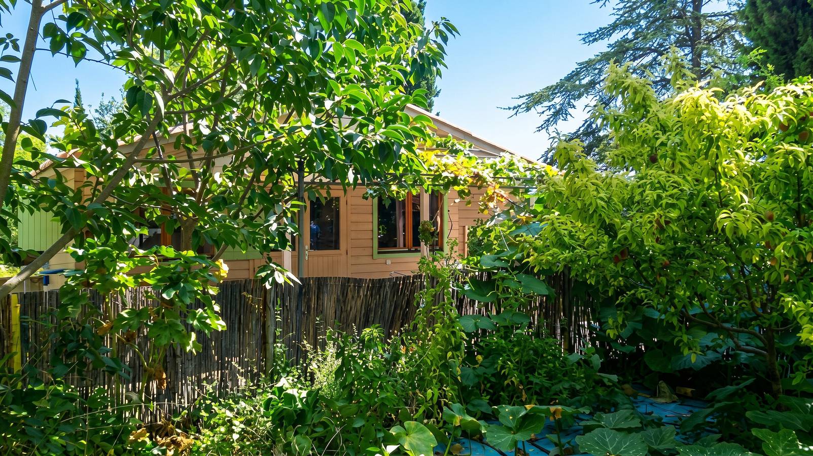 Charming Chalet in Poussan with Private Garden and Bbq in Poussan, Mediterranean Coast (France)