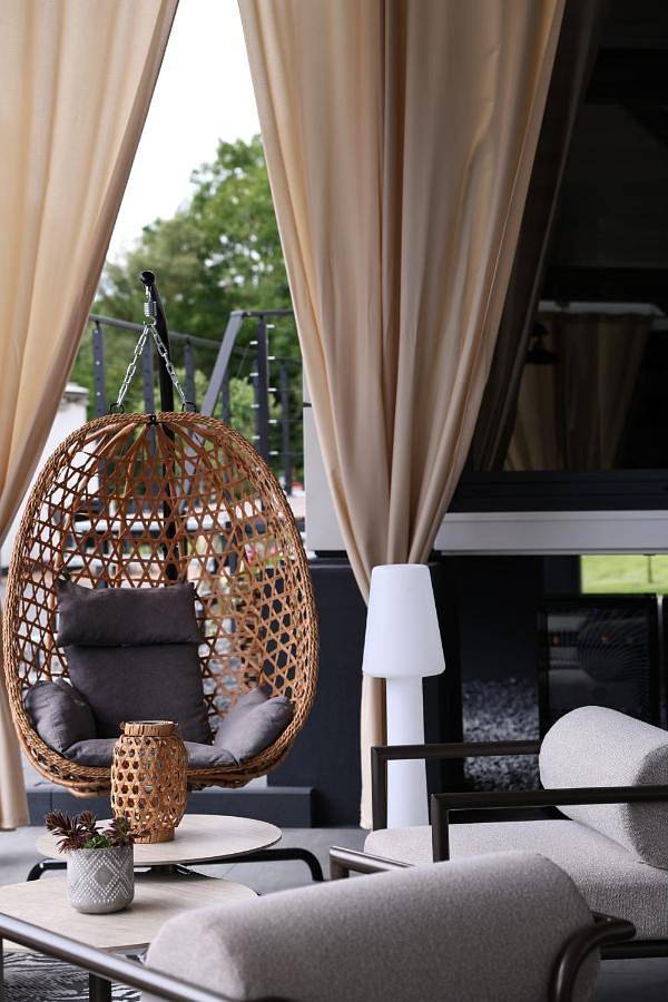 Glamping voor 4 personen, with Terras and Whirlpool as well as Tuin and Sauna aan de Moezel