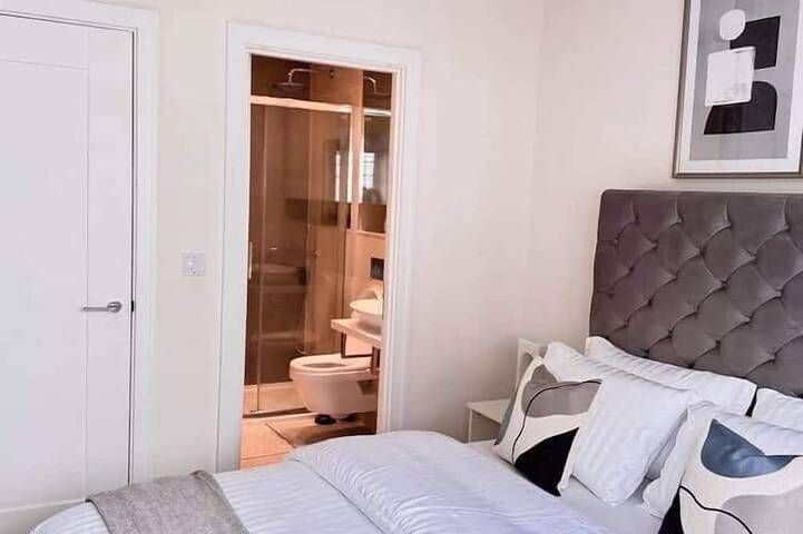 Spacious 2Br Home | 3 Parking | Offers Weekly Stay in Reading, Berkshire