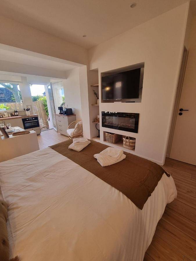 Gîte pour 3 personnes, avec terrasse dans Village de Collonges la Rouge - 4