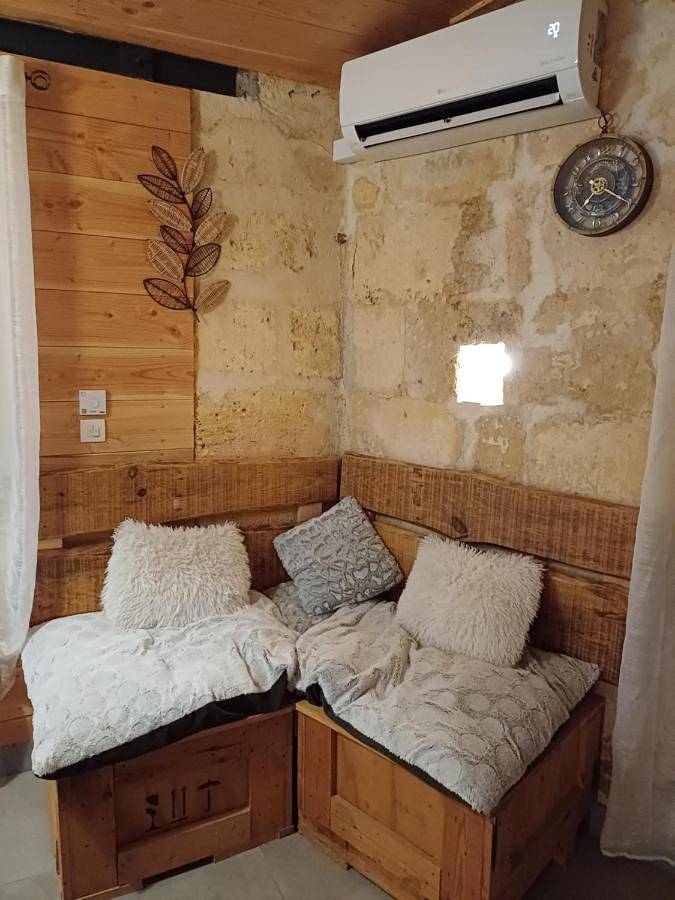 Gîte pour 2 personnes, avec terrasse à Prignac-et-Marcamps - 4