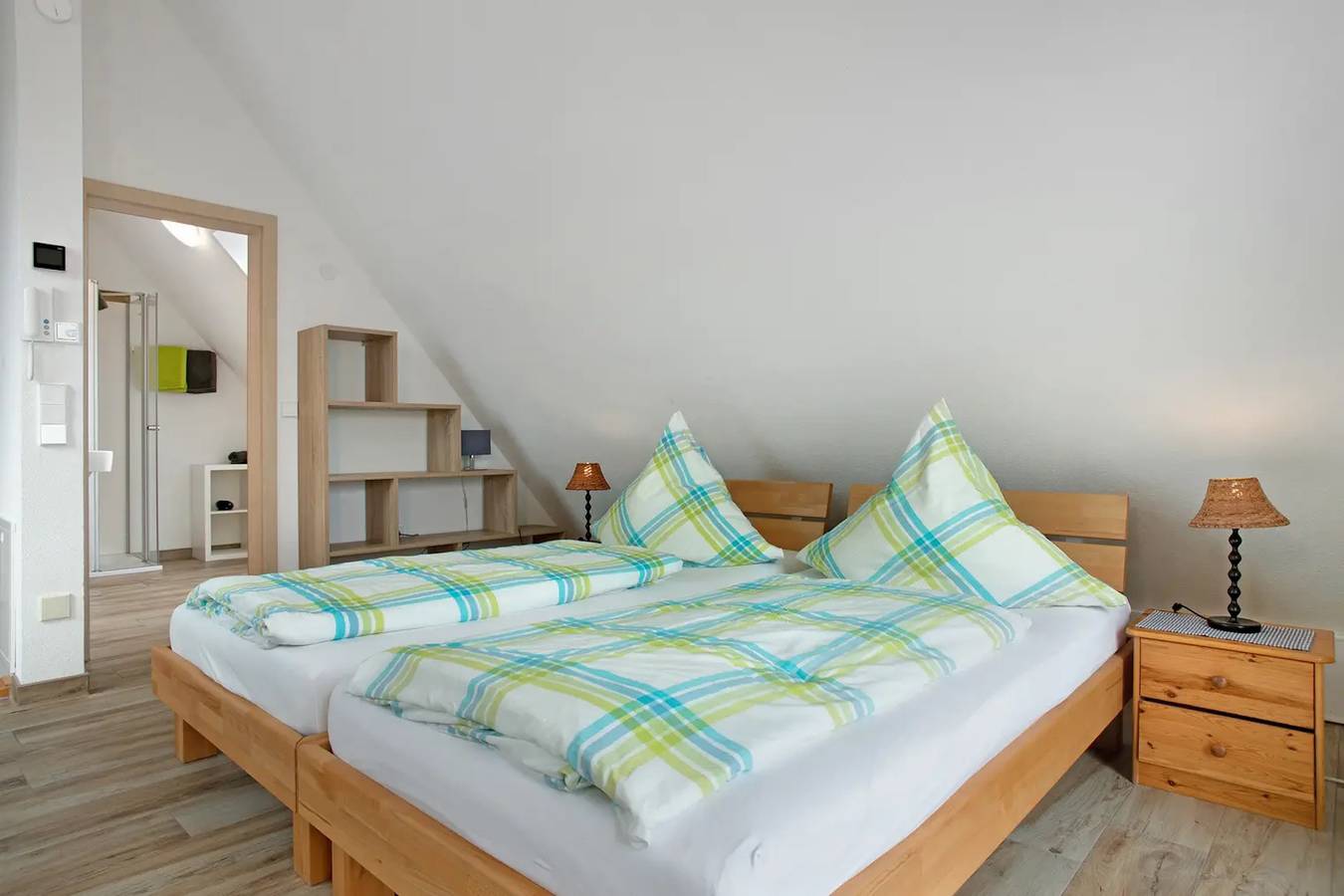 Ganze Wohnung, Ferienwohnung 'Bergsuite' mit Bergblick, Gemeinschaftsterrasse und Wi-Fi in Friedrichshafen, Region Bodensee-Oberschwaben