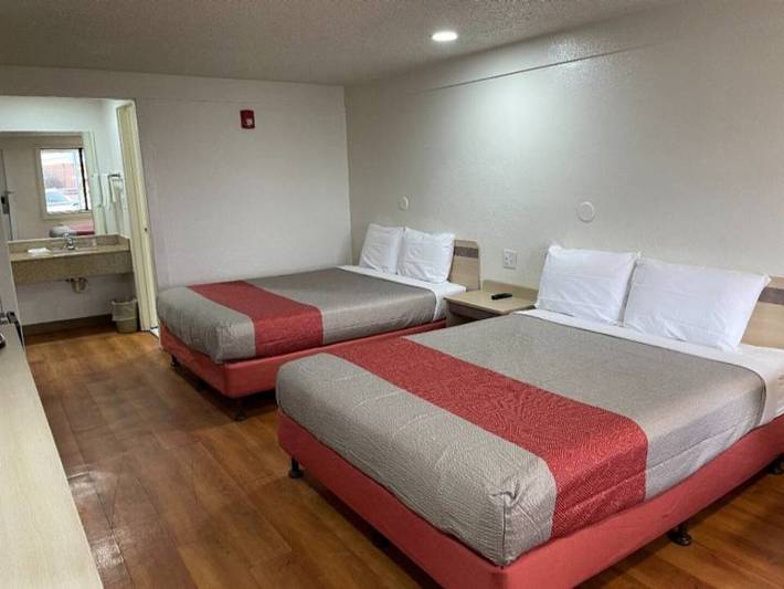 Entire apartment, Bright 2-Bed Ada Room|Free Parking in Blue Ridge Mountains