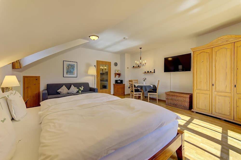 Ganze Wohnung, Studio im obersten Stockwerk mit Balkon und wunderschöner Morgensonne in Spiegelau, Ostbayern