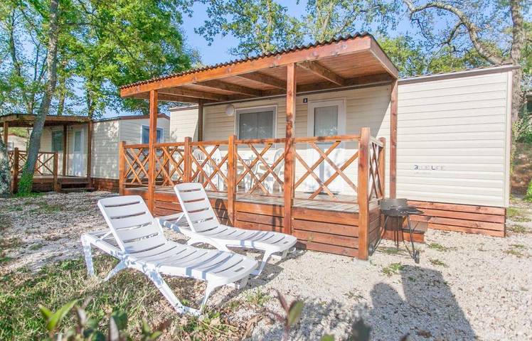 Camping für 4 Personen, mit Ausblick und Garten sowie Pool und Kinderpool in Funtana - 2
