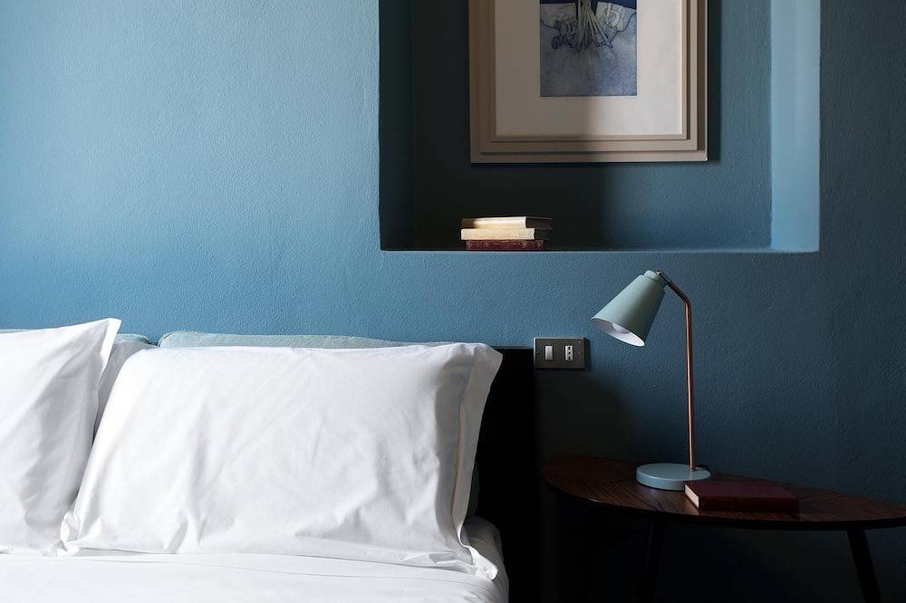 Hel lejlighed, Suite \"Gardone\" at 2 steps from the lake with panoramic view. Lounge bar and swimming pool in Riva (Faggeto Lario), Faggeto Lario