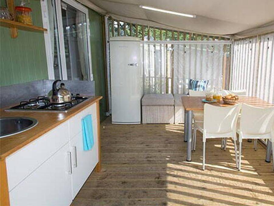 Rosapineta Camping Village - Lodge 5 personen - Zelt Lodge Hybrid | 2 Schlafz. | 4/5 Pers. | 1 Bad | Klimaanlage in Rosolina Mare, Polesine