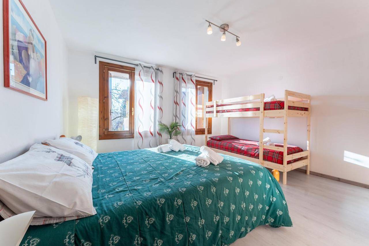 Apartamento inteiro, Two-Bedroom Apartment with Garden View in Roana, Vicenza (província)