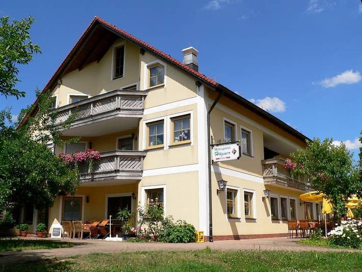 Pension, mit Balkon/Terrasse und Garten sowie Sauna in Birgland