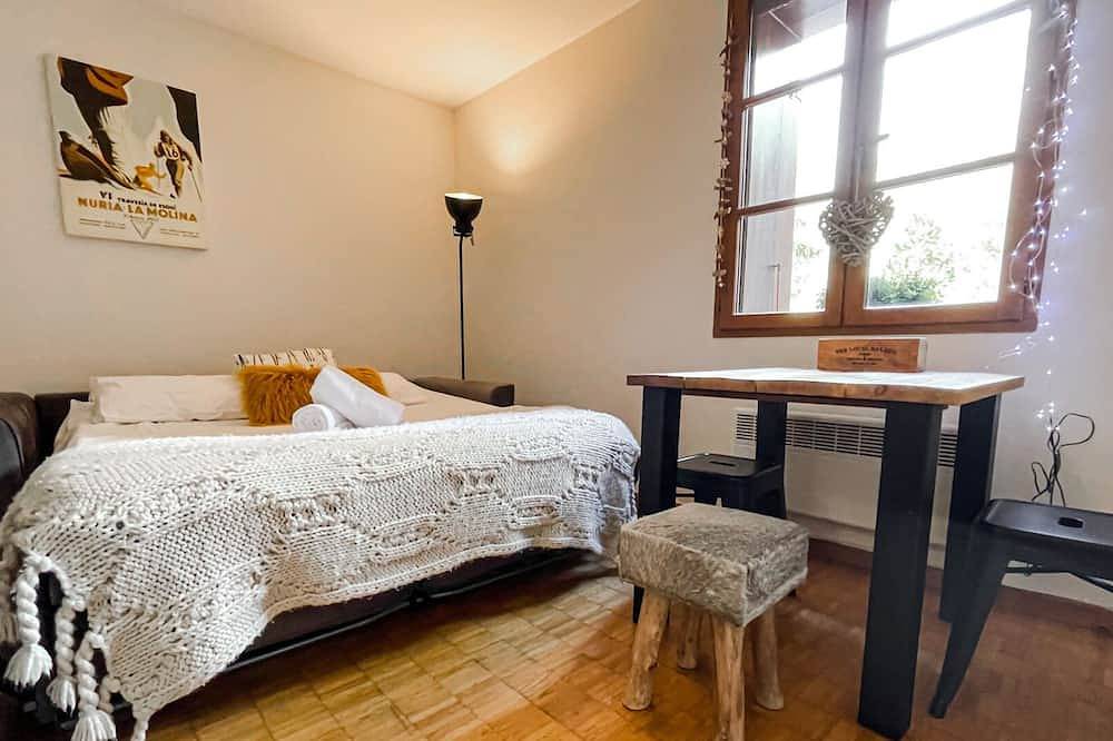 Entire apartment, Loft Serenitat Montana Park in Enveitg, Prades region