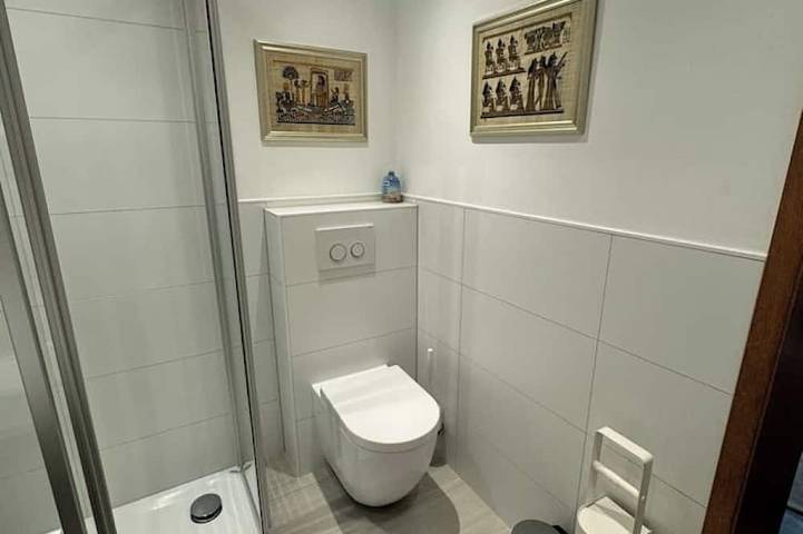 Apartamento entero, Cozy 2-room apartment with terrace, parking & excellent connections in Heusenstamm, Distrito de Offenbach