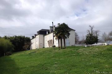 Gîte pour 14 personnes, avec terrasse et jardin, animaux acceptés à Lucq-de-Béarn