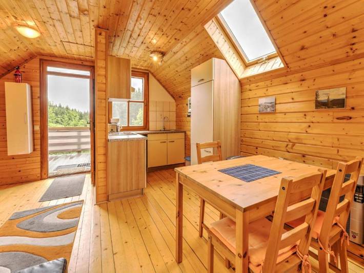 Ganze Wohnung, Schöne Ferienwohnung mit Balkon in den Alpen in Liebenfels, Mittelkärnten