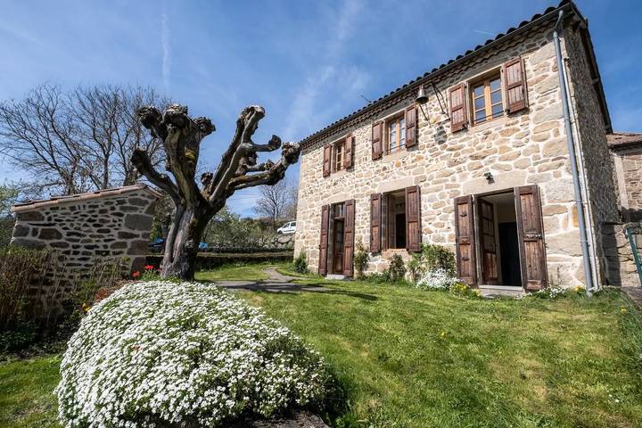 Gîte pour 5 personnes, avec Terrasse et Jardin à Laval-Atger