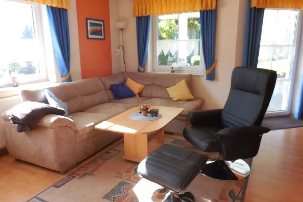 Ganze Wohnung, Souterainwohnung Lärche mit 75 qm mit einem Schlafzimmer in Lohberg, Ostbayern