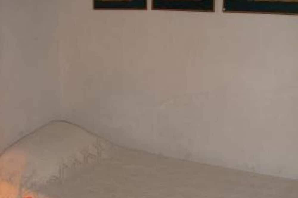 Artemonas: House with character in Apollonia, Cyclades