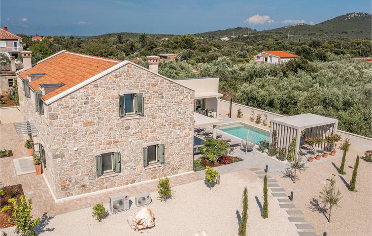 Acogedor apartamento de 1 dormitorio cerca de la playa con piscina, wifi y aparcamiento in Ugljan, Isla de Ugljan