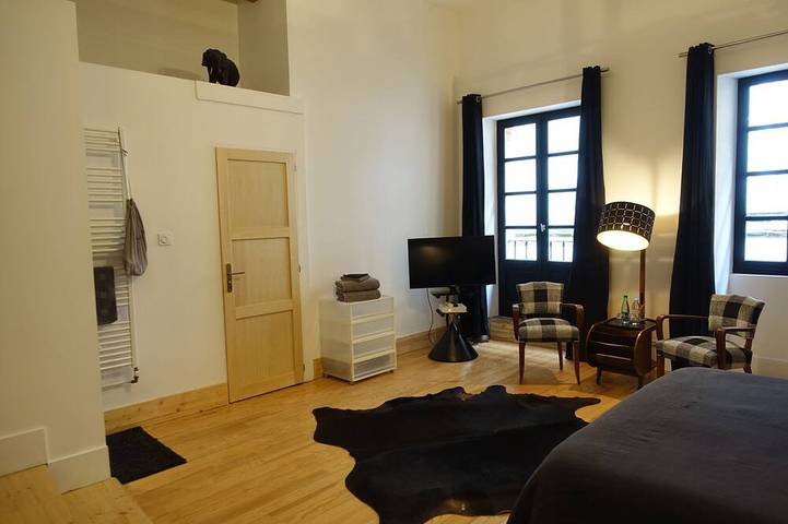 Chambre rouge-Doppelzimmer-Deluxe-Eigenes Badezimmer-Blick auf den Hof in Lavaur, Castres und Umgebung