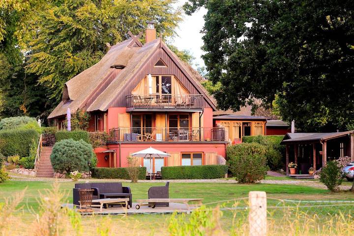 Ferienwohnung für 2 Personen, mit Terrasse und Garten sowie Sauna in Ahrenshoop