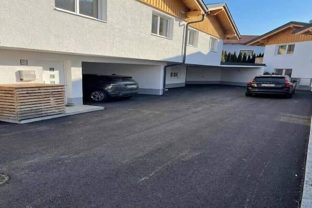 Ganze Wohnung, Alpenglühen Lodge Lechtal – Stilvolle Ferienwohnung mit Bergblick in Lechtaler Alpen, Bach
