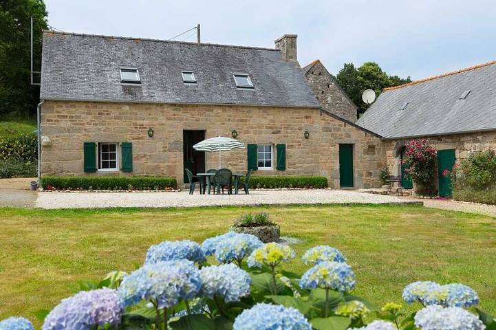 Location de vacances pour 4 personnes, avec Terrasse et Jardin à Plounévez-Moëdec