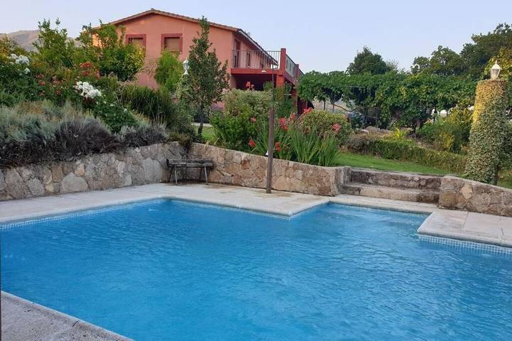 Apartamento para 8 personas, con Terraza y Jardín además de Piscina y Vistas en Candeleda