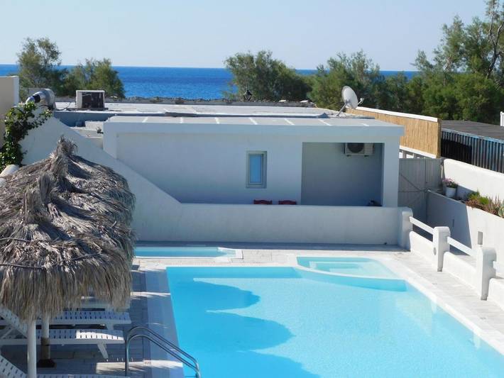 Chambre d’hôte pour 2 personnes, avec piscine et terrasse à Perissa - 3