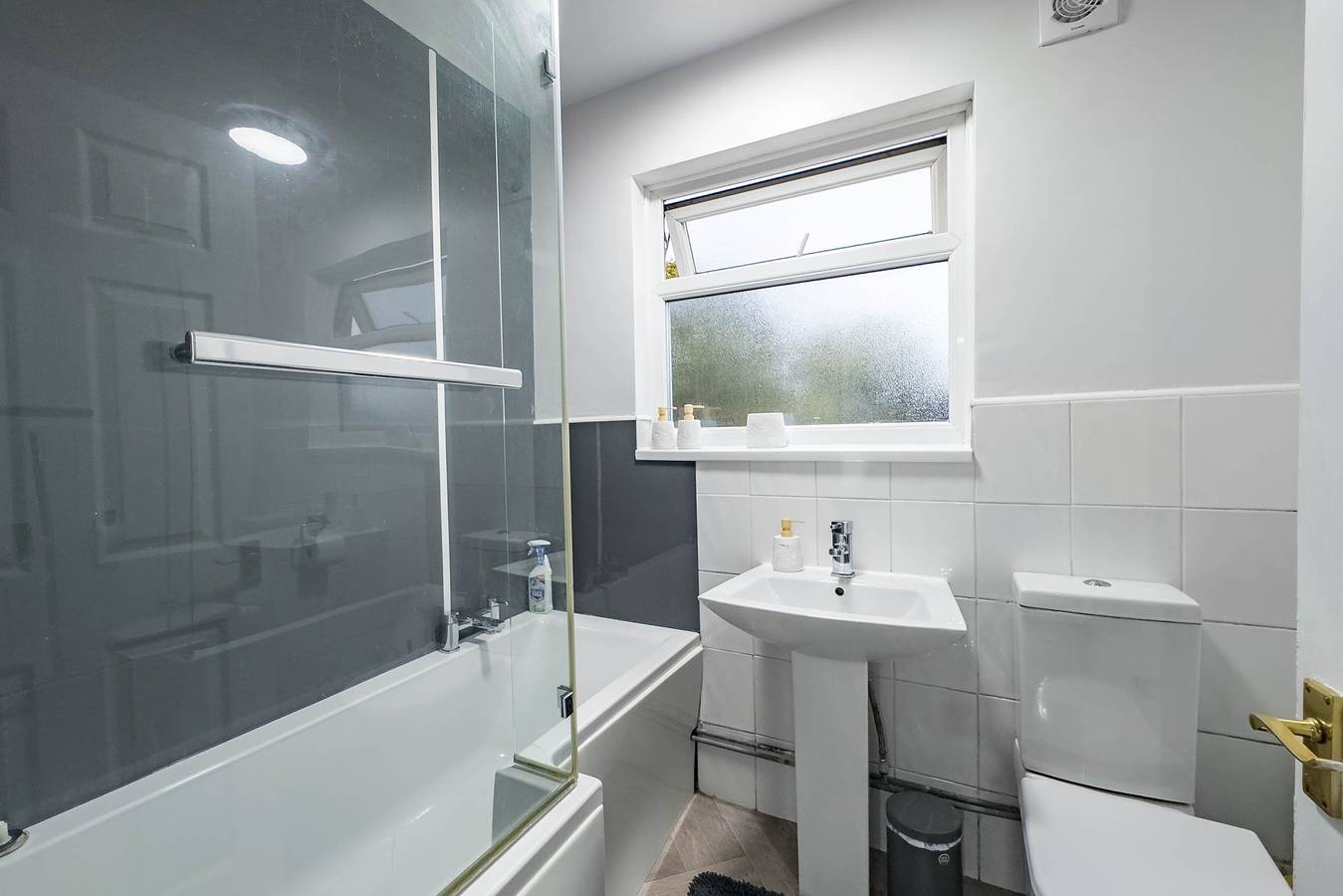 3 Bed House Sleeps 6 - Free Parking -Tv & Wi-Fi in Southend-on-Sea, Este de Inglaterra