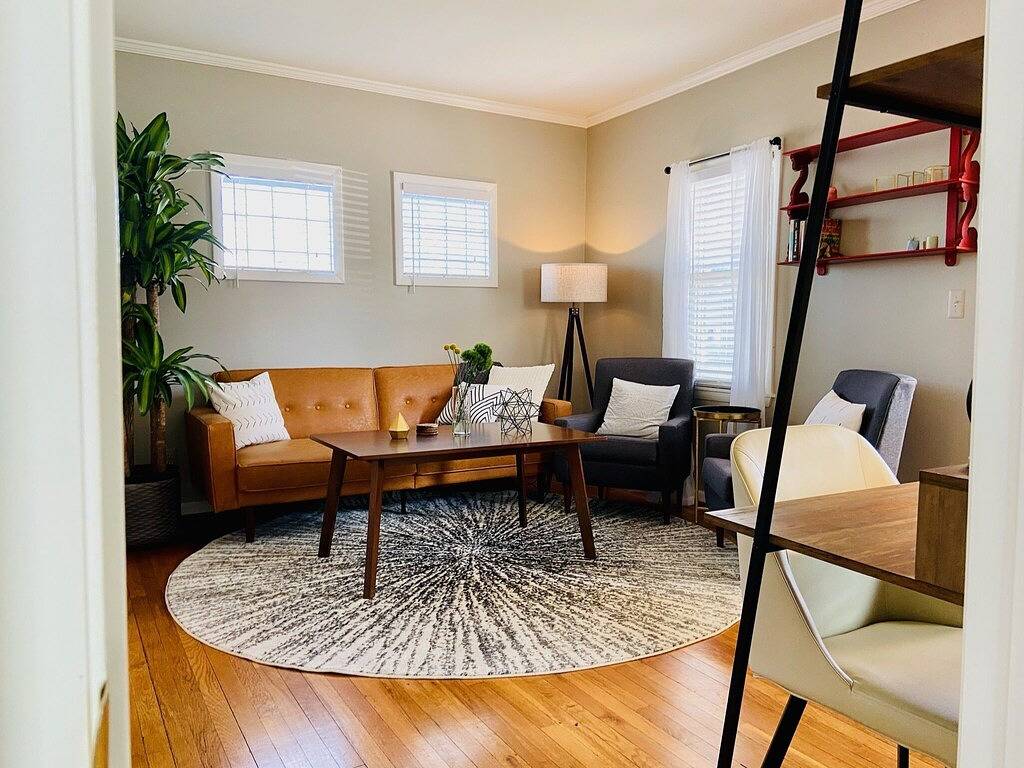 Little Yellow House in Ferndale! Quiet, Cozy 3Br in Oakland County