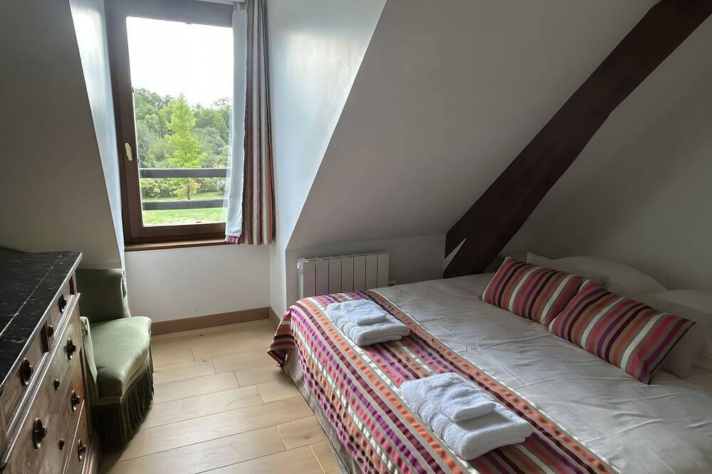 Maison de vacances 'Le Pré des Fées' avec vue sur le lac, piscine privée et jardin privé in Salbris, Sologne