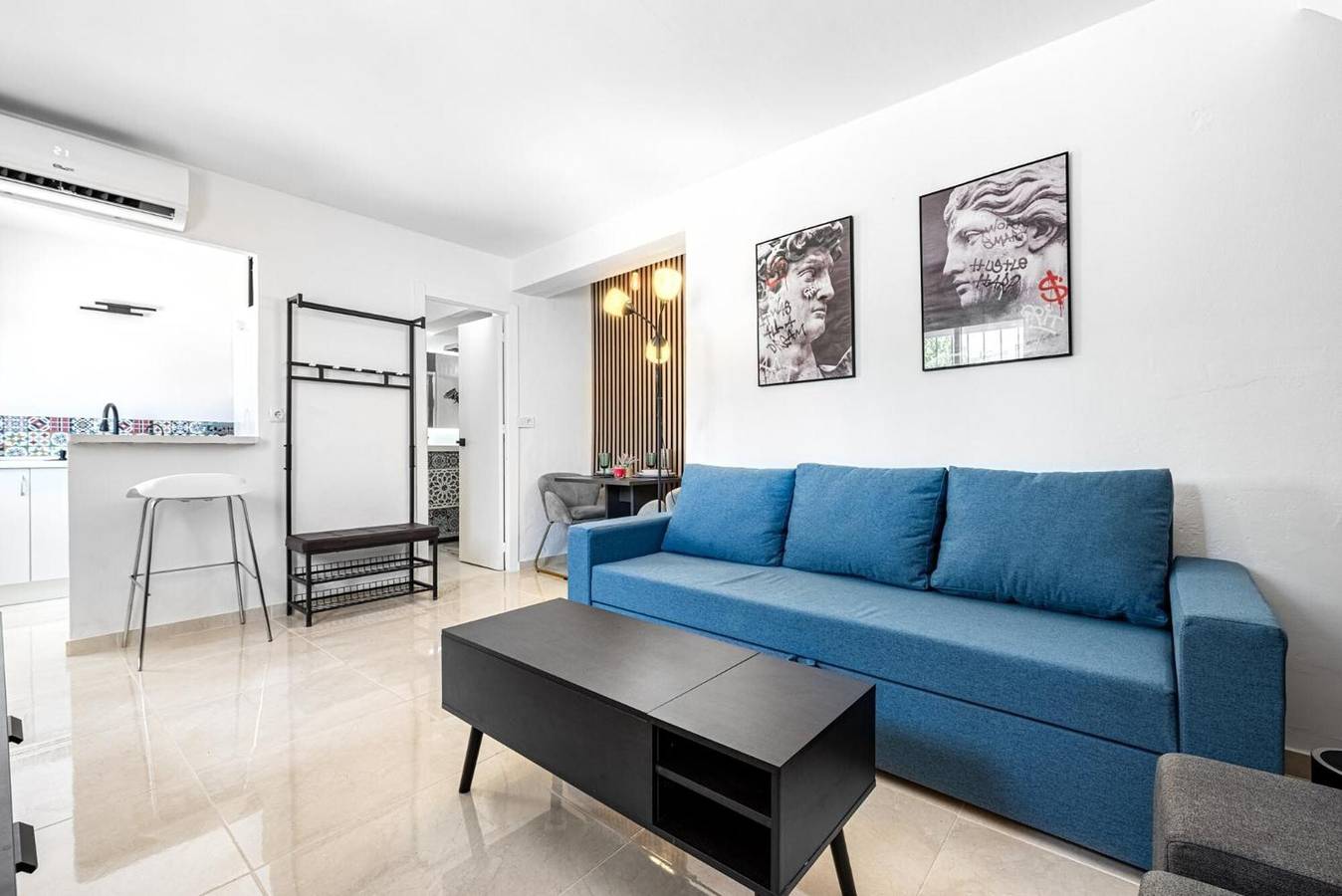 Entire apartment, Apartment 'Dúplex El Chaparral Golf' with Sea View, Wi-Fi and Air Conditioning in Mijas Costa, Mijas