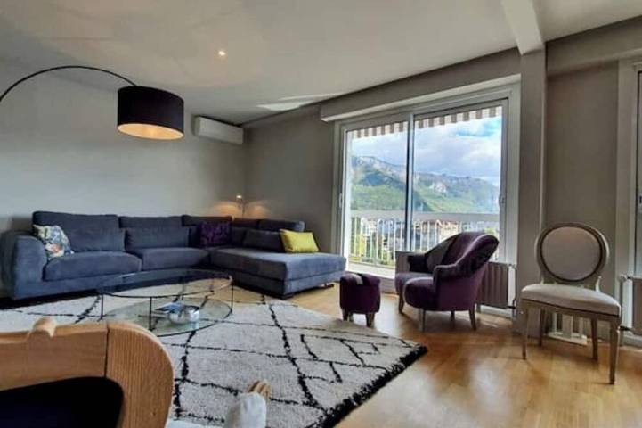 Vacation rental for 6 people, with Balcony and Pool in Annecy