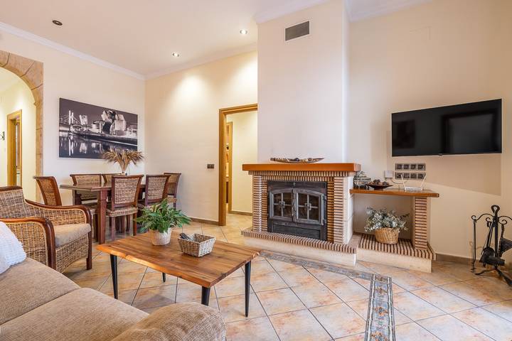 Casa de vacaciones 'León' con terraza privada, Wi-Fi y aire acondicionado in Almodóvar del Río, Provincia de Córdoba