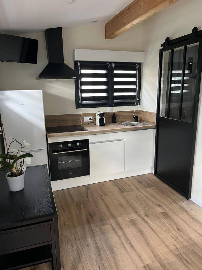 Gîte pour 2 personnes, avec Terrasse et Jardin à Décines-Charpieu