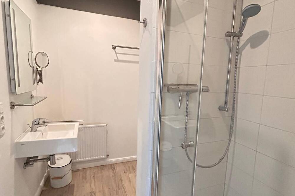 Ganze Wohnung, Gemütliche Dachgeschosswohnung 'Brachvogel' mit Charme in Pellworm, Nordfriesische Inseln